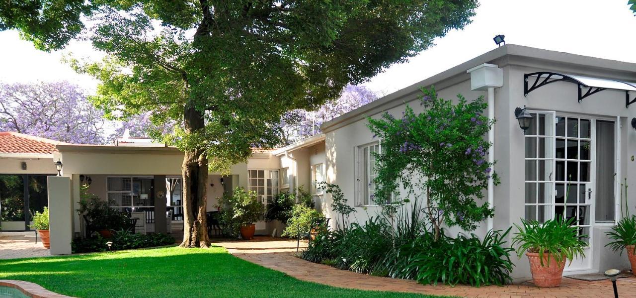 Rosebank Lodge Guesthouse By Claires Johannesburg Exteriör bild