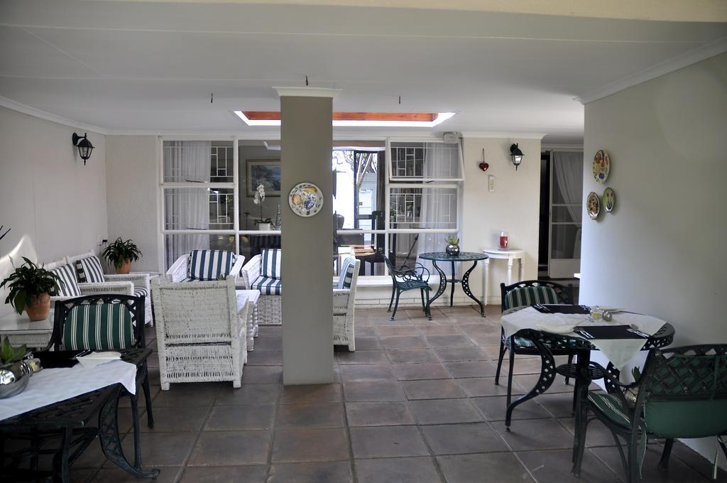 Rosebank Lodge Guesthouse By Claires Johannesburg Exteriör bild