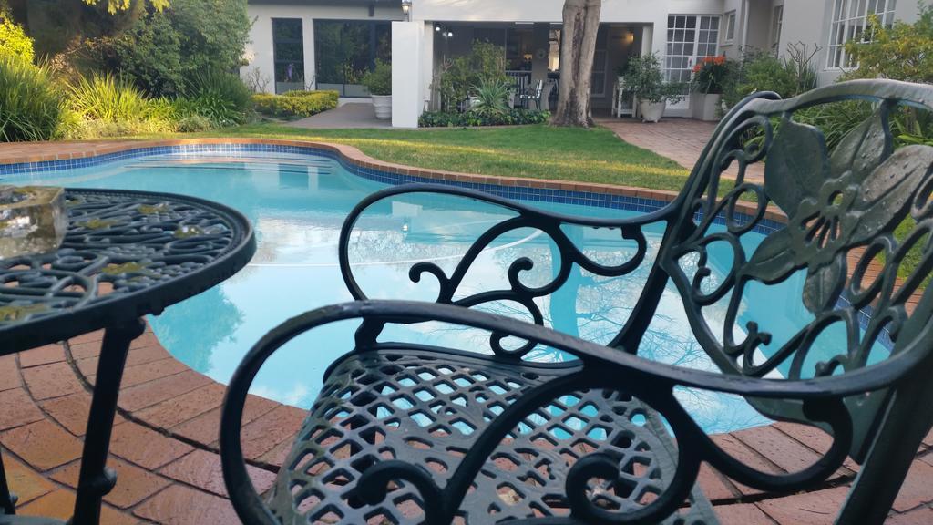 Rosebank Lodge Guesthouse By Claires Johannesburg Exteriör bild