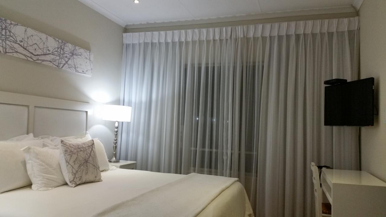 Rosebank Lodge Guesthouse By Claires Johannesburg Exteriör bild