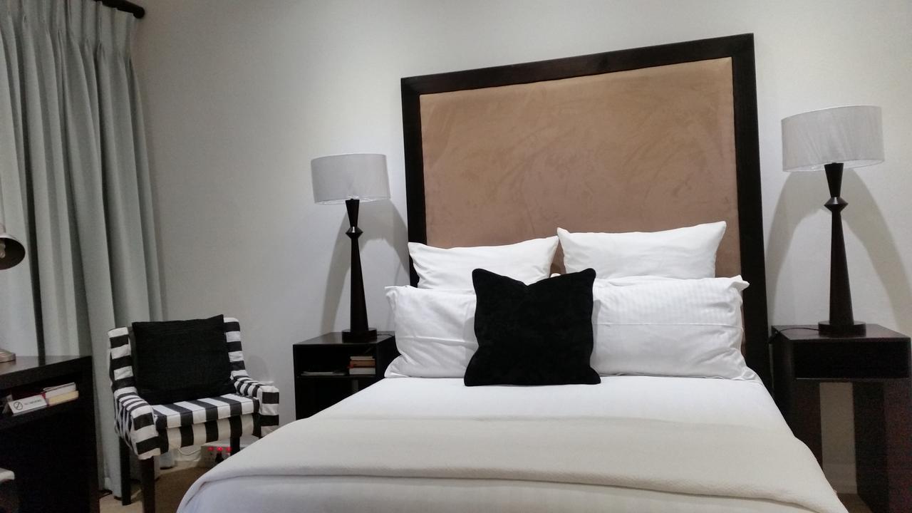 Rosebank Lodge Guesthouse By Claires Johannesburg Exteriör bild