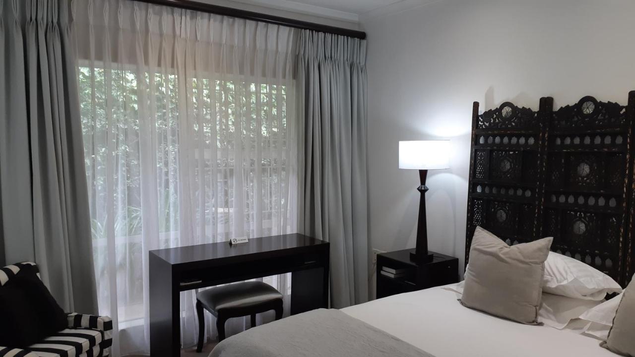 Rosebank Lodge Guesthouse By Claires Johannesburg Exteriör bild