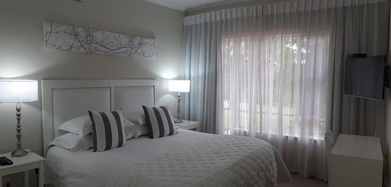 Rosebank Lodge Guesthouse By Claires Johannesburg Exteriör bild